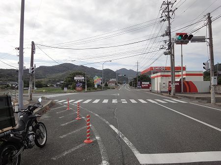 �~�����P