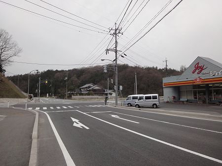 �v��{���P