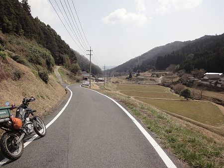 ���R���U