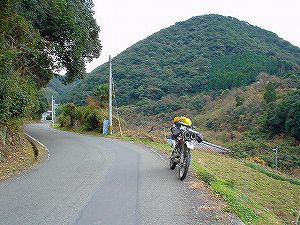 ���~���Y��