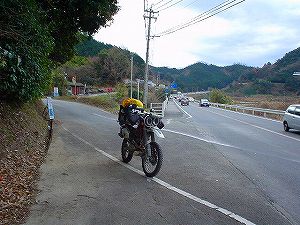 ���~���Y��