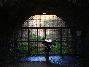 ���̂���l����詓������ɘȂރw�i������