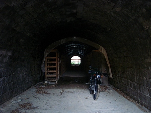 目筋が美しい九人ヶ塔隧道の内壁全景