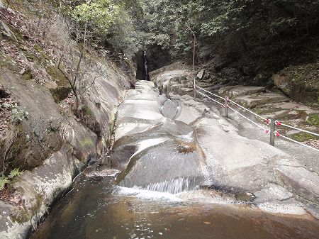 �O�Y�̑�S�i�@���Ƃ̂ς킷��